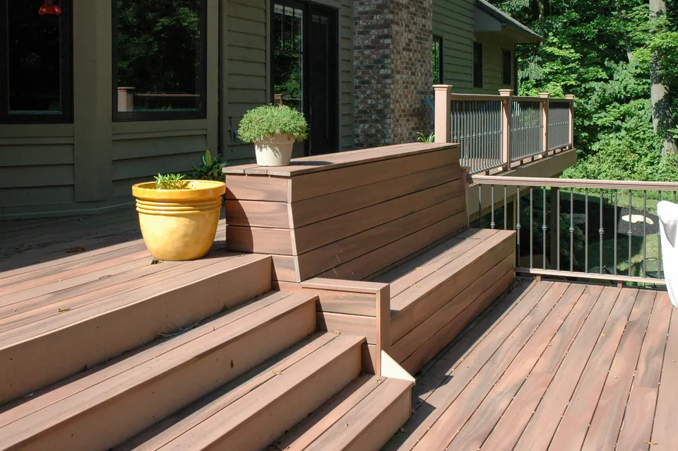 Composite deck with broad stairs and built-in bench edges